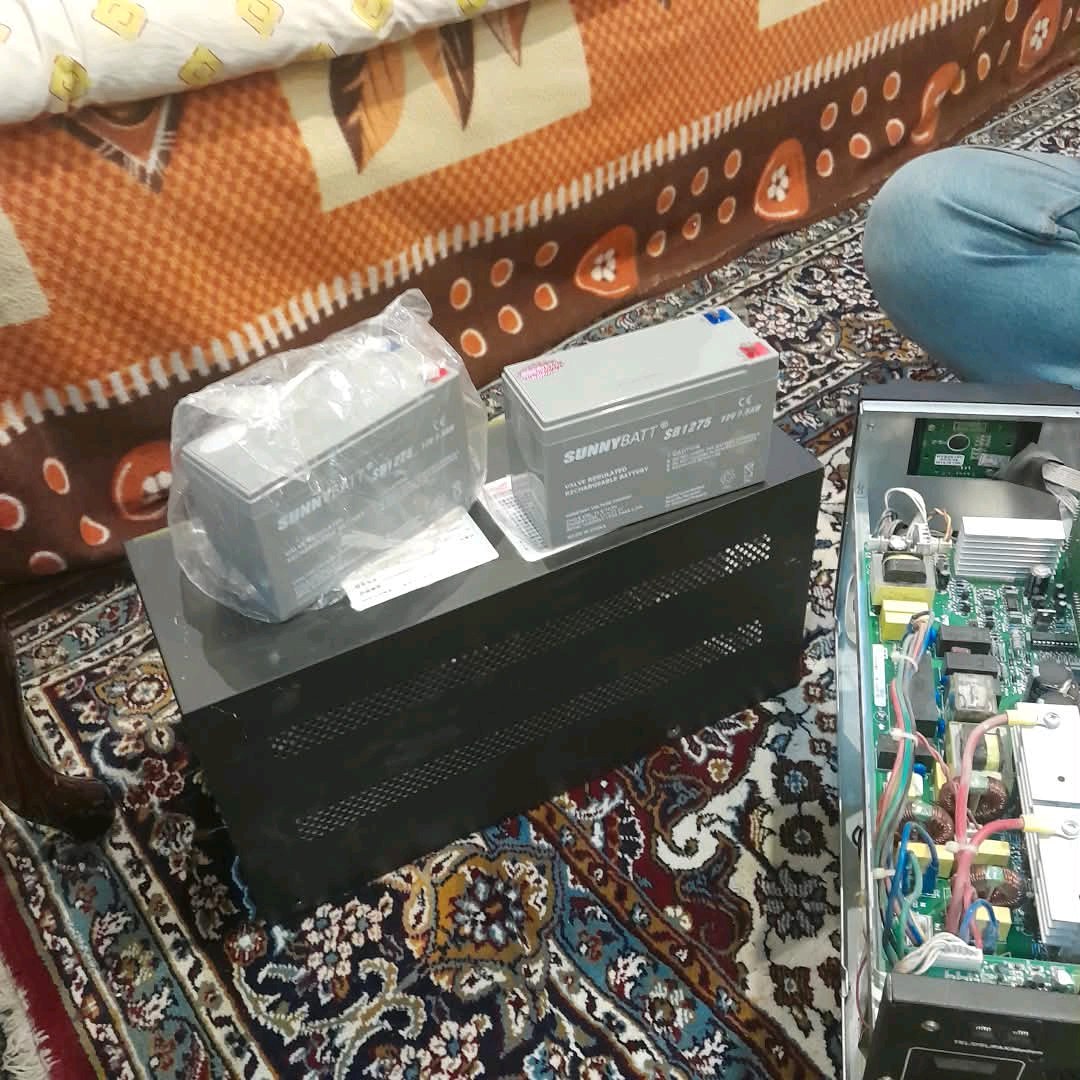 باتری‌های نو نصب‌شده برای UPS آسانسور